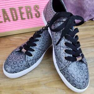 🔸️🔺️NWT Guess Gray & Black Logo Print Low Top Sneakers Size 8.5
